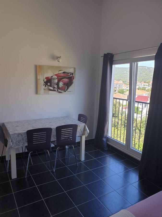 Apartments Zdenka Vinisce ภายนอก รูปภาพ