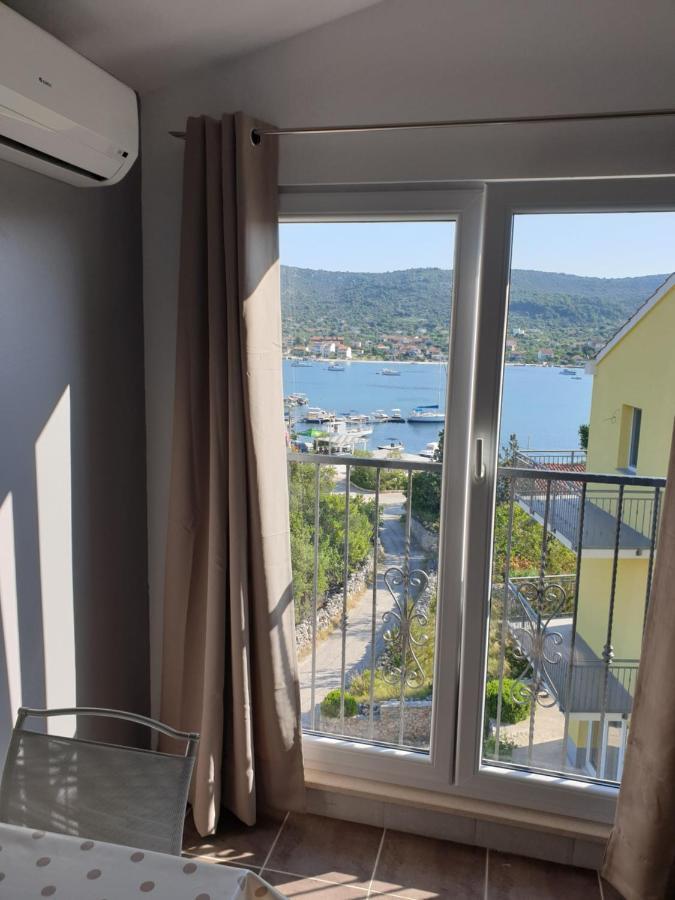 Apartments Zdenka Vinisce ภายนอก รูปภาพ