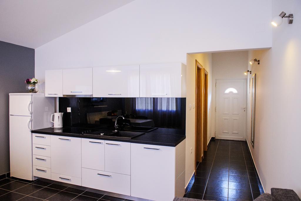 Apartments Zdenka Vinisce ภายนอก รูปภาพ
