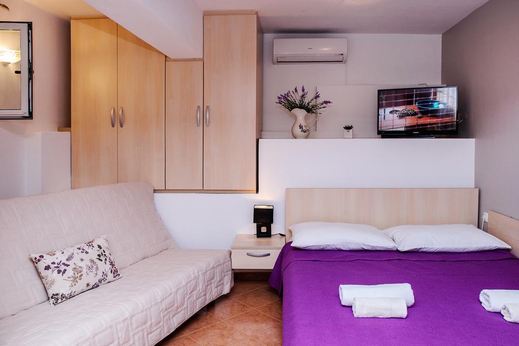 Apartments Zdenka Vinisce ภายนอก รูปภาพ