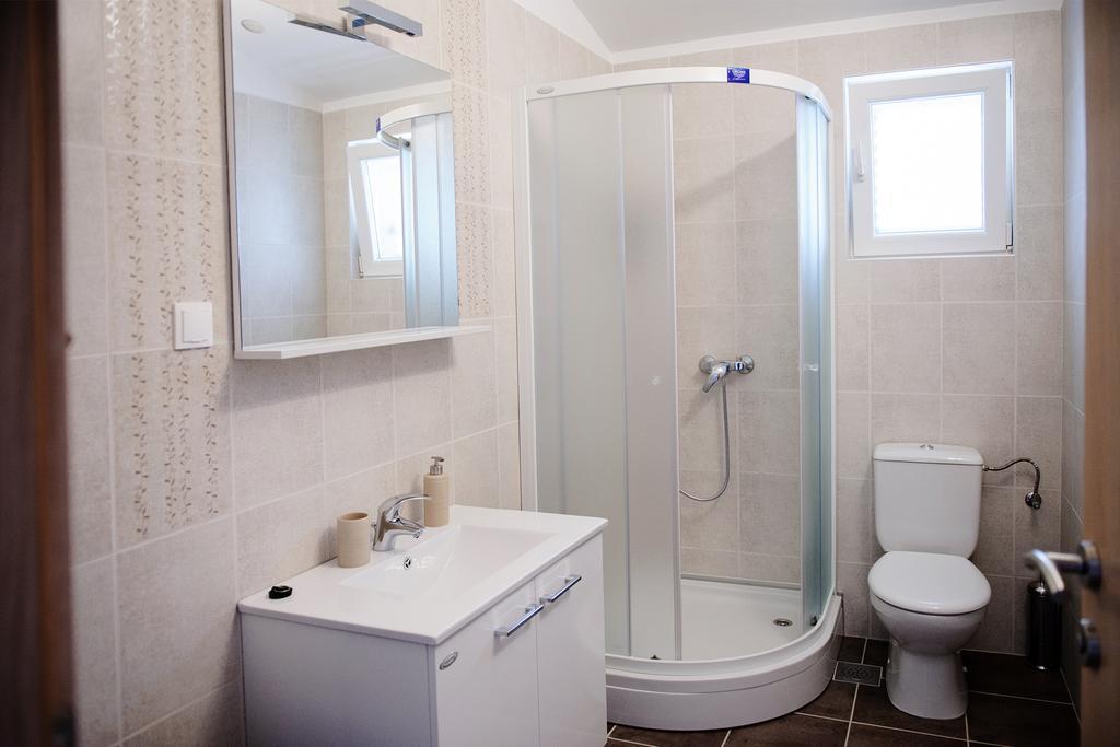Apartments Zdenka Vinisce ภายนอก รูปภาพ