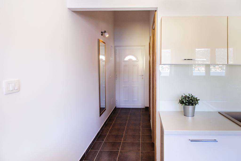 Apartments Zdenka Vinisce ภายนอก รูปภาพ