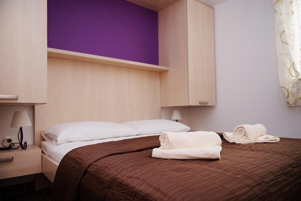 Apartments Zdenka Vinisce ภายนอก รูปภาพ