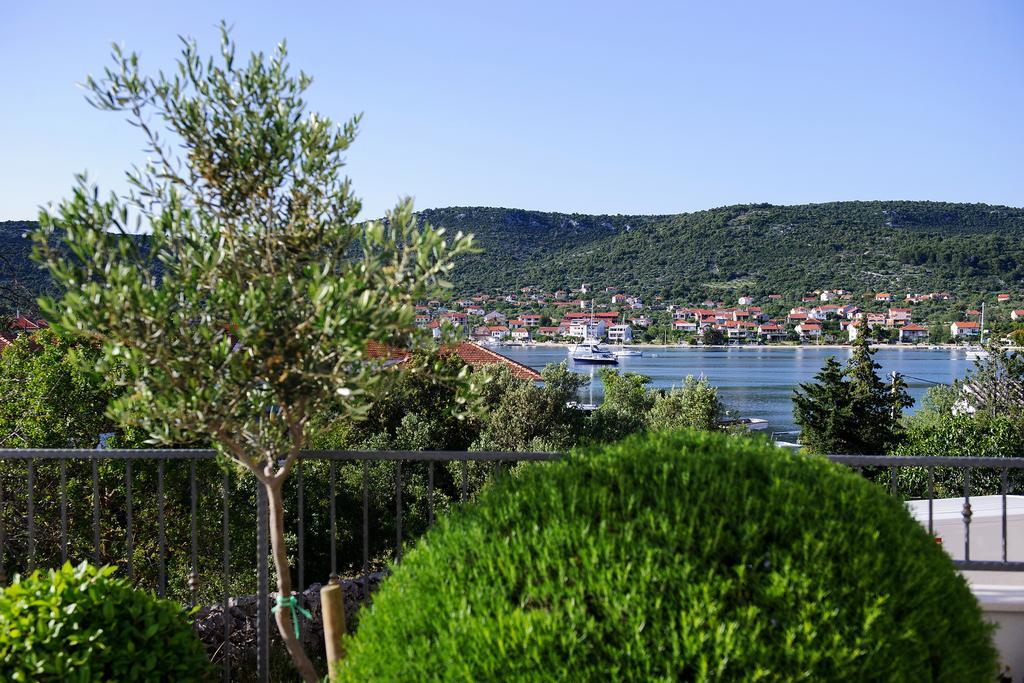 Apartments Zdenka Vinisce ภายนอก รูปภาพ